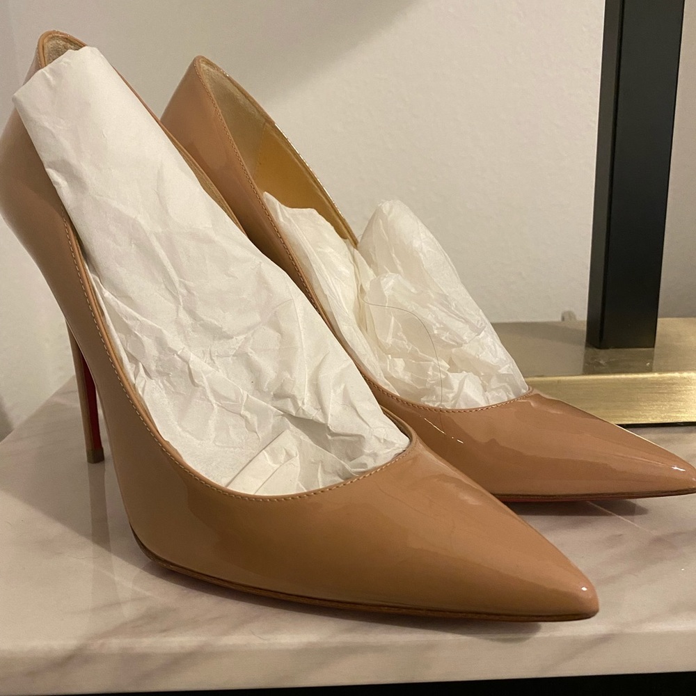 Louboutin So Kate Nude